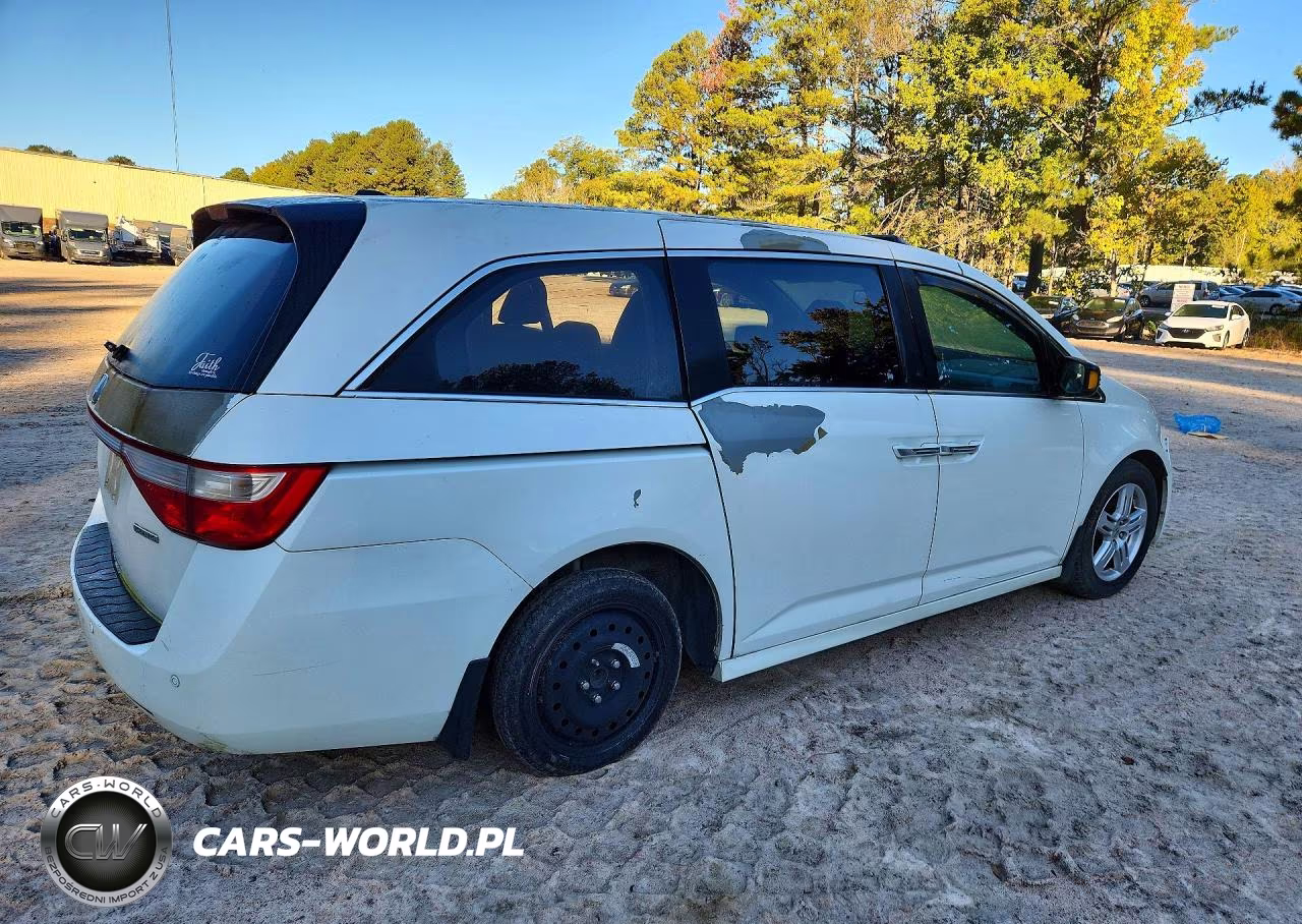 2013 Honda Odyssey Touring VIN:5FNRL5H91DB040500 - 3
