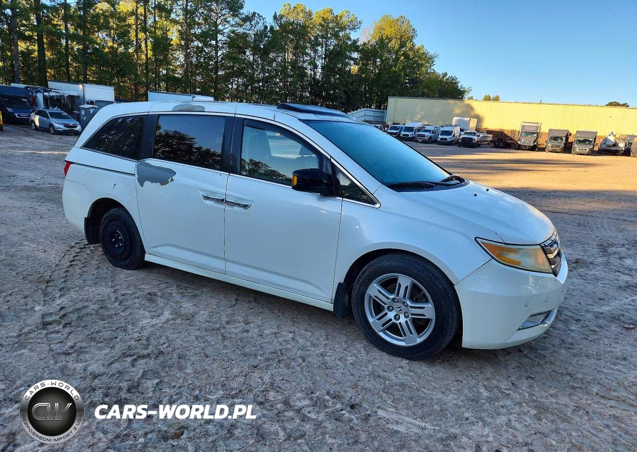 2013 Honda Odyssey Touring VIN:5FNRL5H91DB040500 - 4