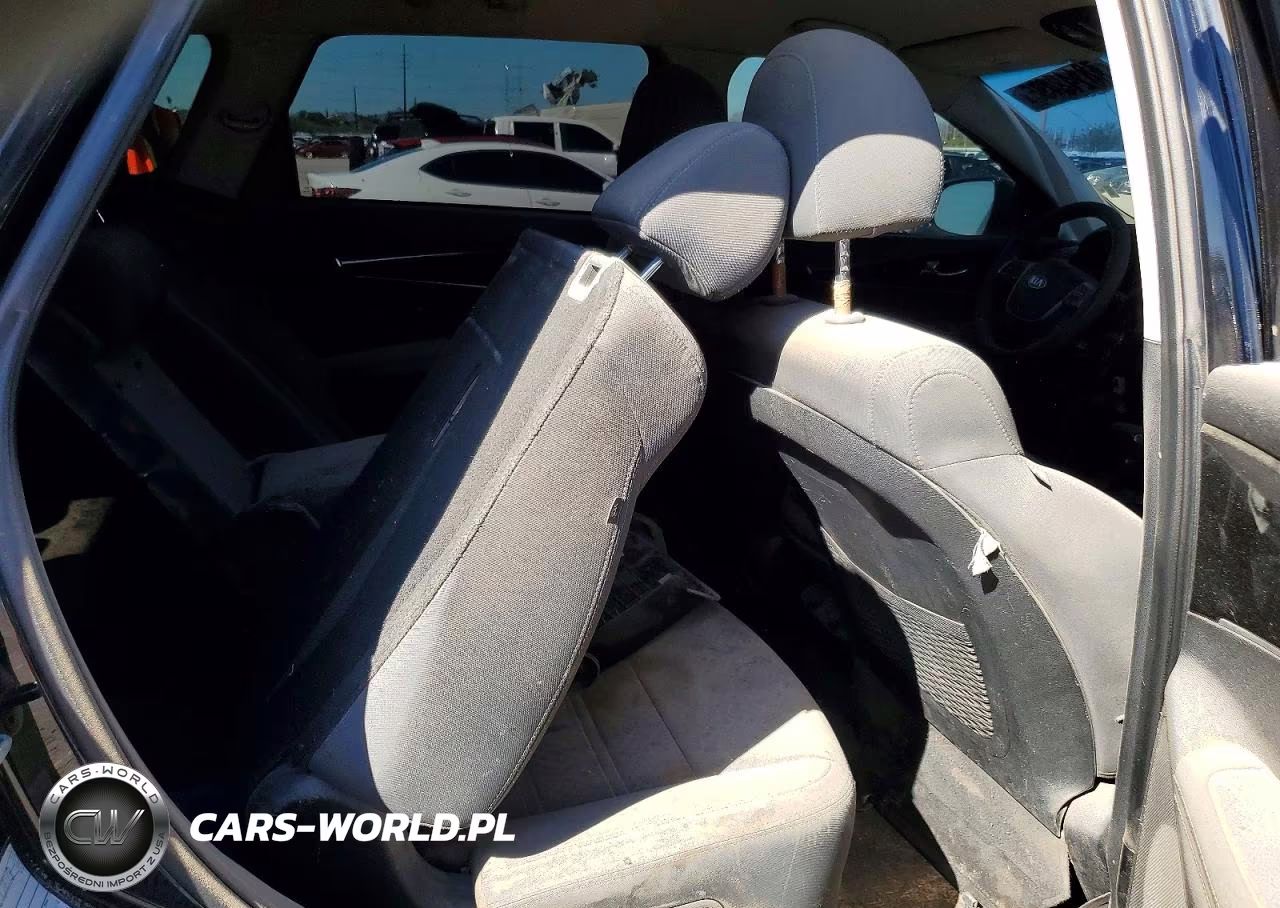 2020 Kia Sorento S VIN:5XYPG4A5XLG632515 - 10