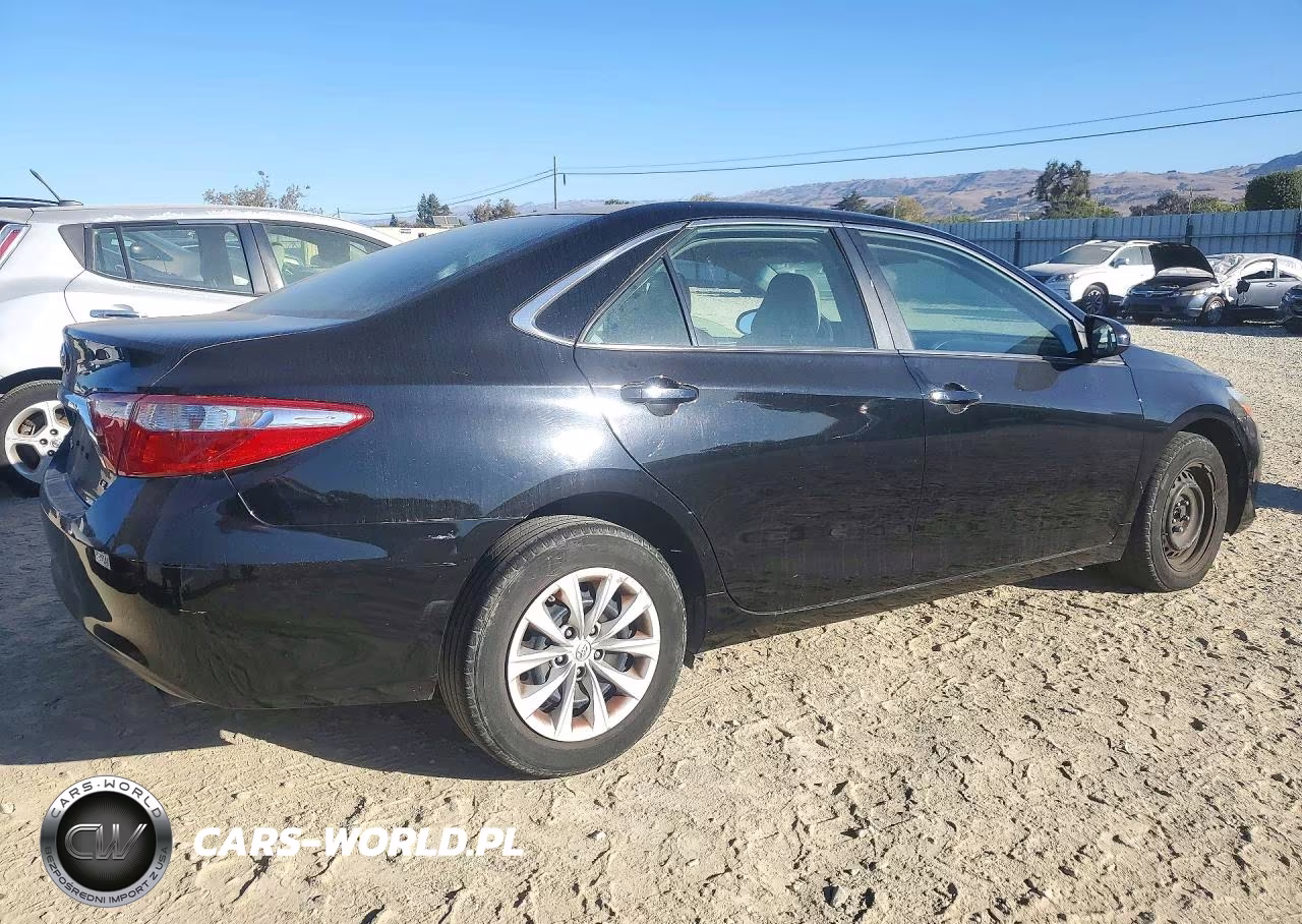 2017 Toyota Camry Le VIN:4T1BF1FK3HU332018 - 3