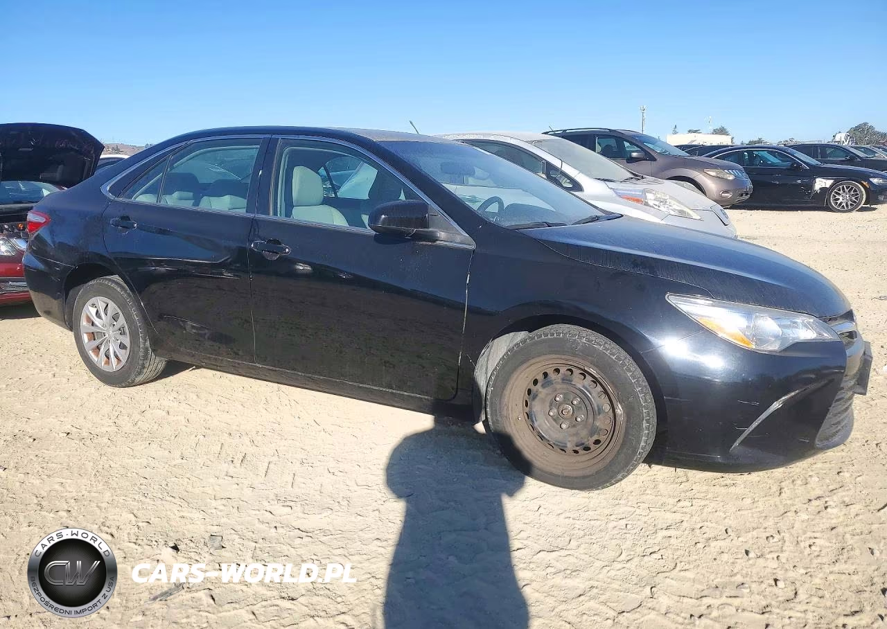 2017 Toyota Camry Le VIN:4T1BF1FK3HU332018 - 4