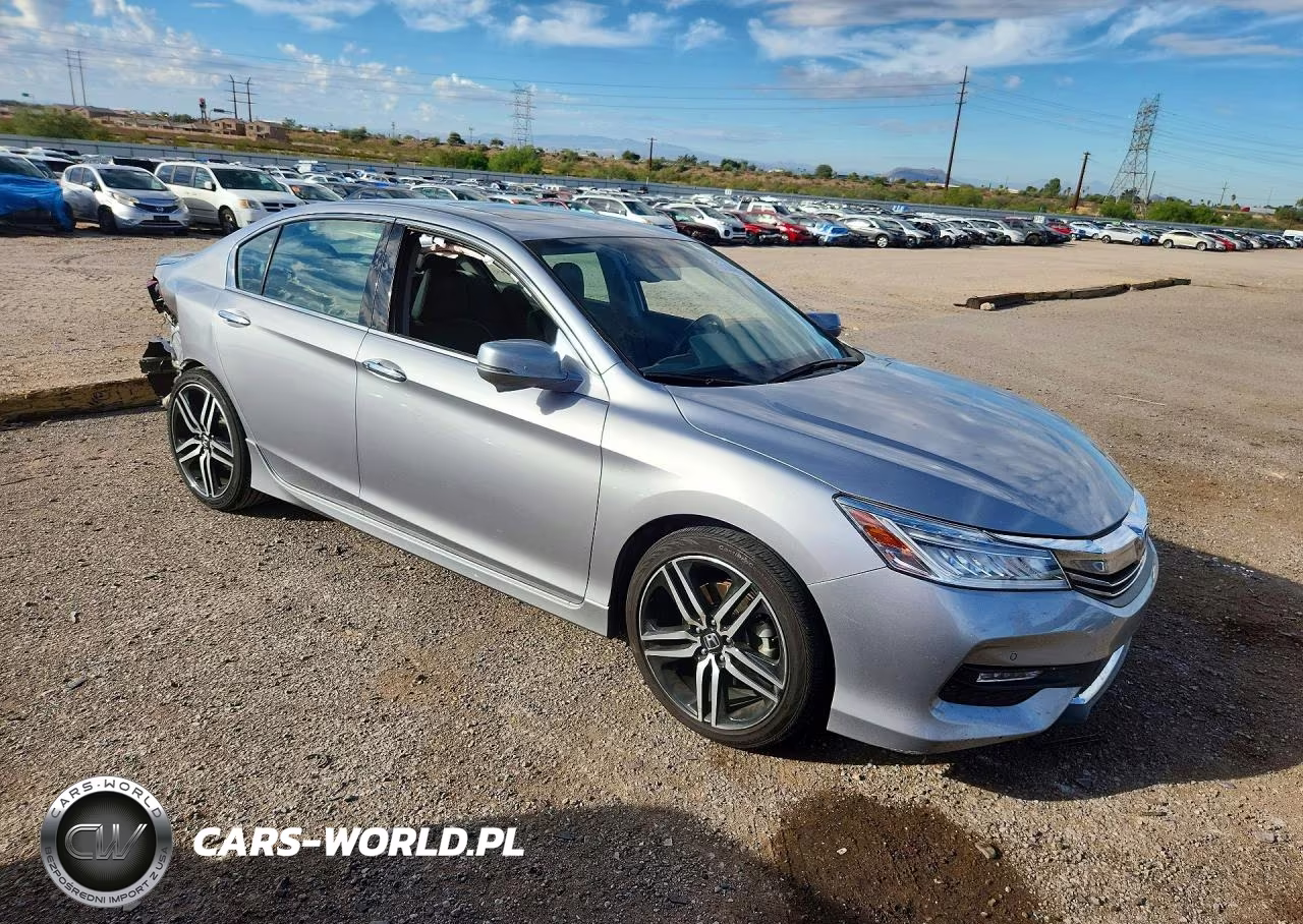 2017 Honda Accord Touring VIN:1HGCR3F93HA038940 - 4