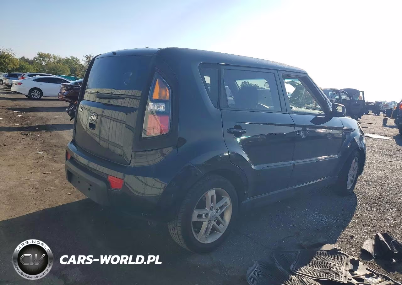 2011 Kia Soul + VIN:KNDJT2A28B7197503 - 3