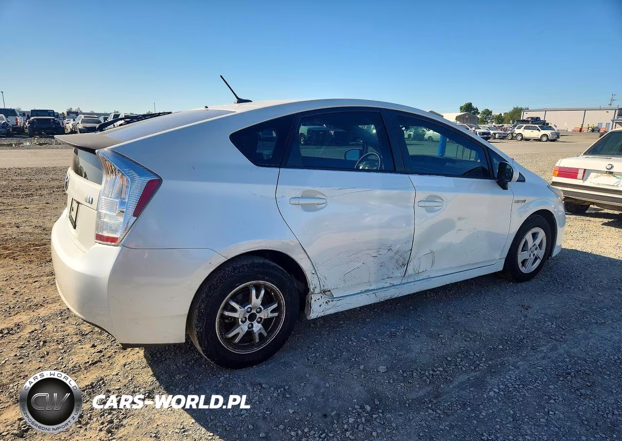 2011 Toyota Prius Two VIN:JTDKN3DU8B1469505 - 3