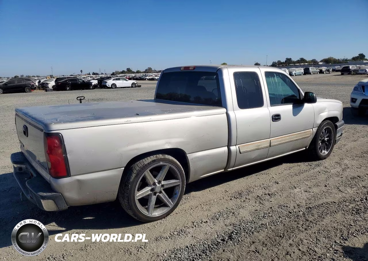 2004 Chevrolet Silverado C1500 VIN:2GCEC19TX41319061 - 3