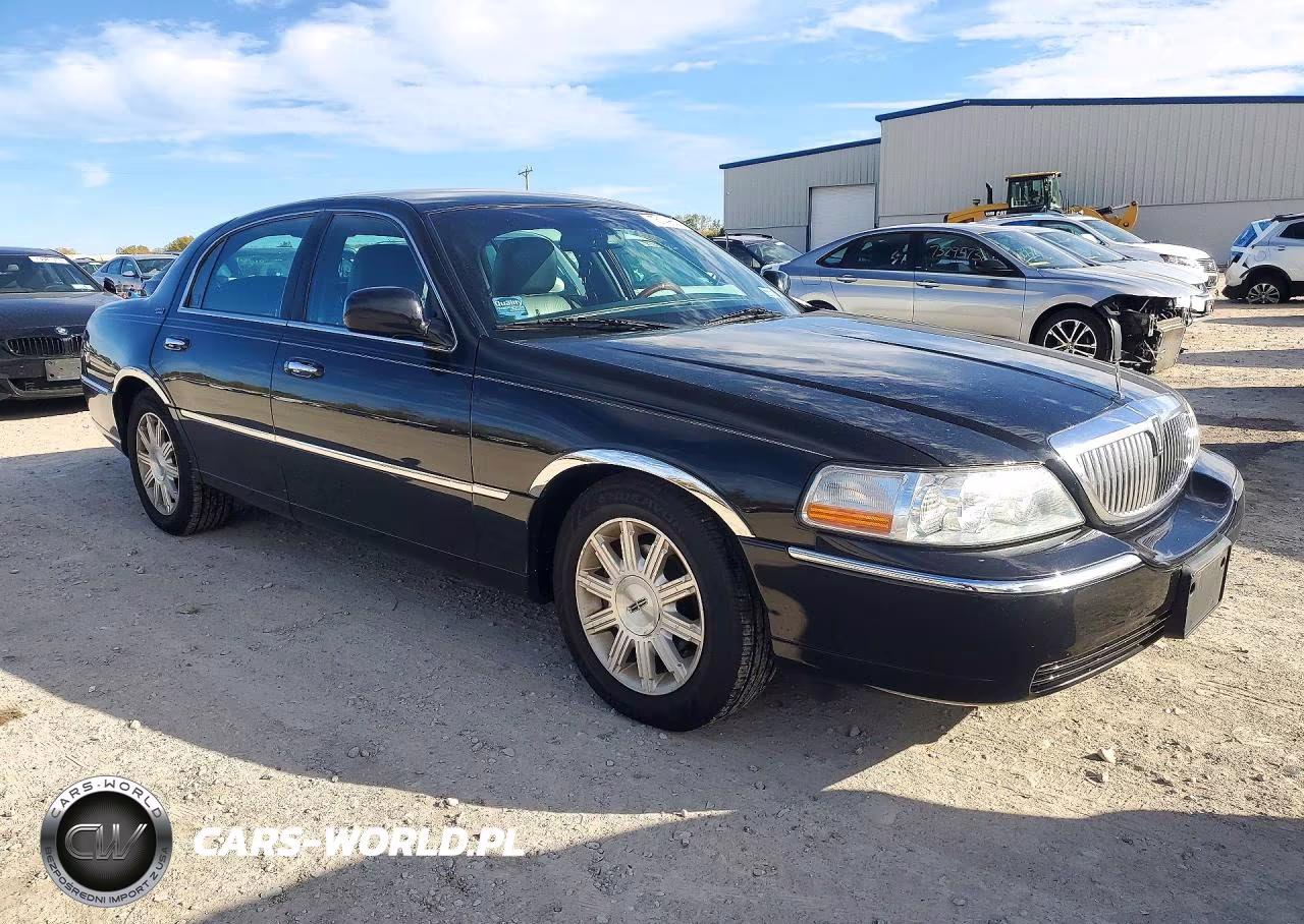 2011 Lincoln Town Car Signature Limited VIN:2LNBL8CV1BX764624 - 4