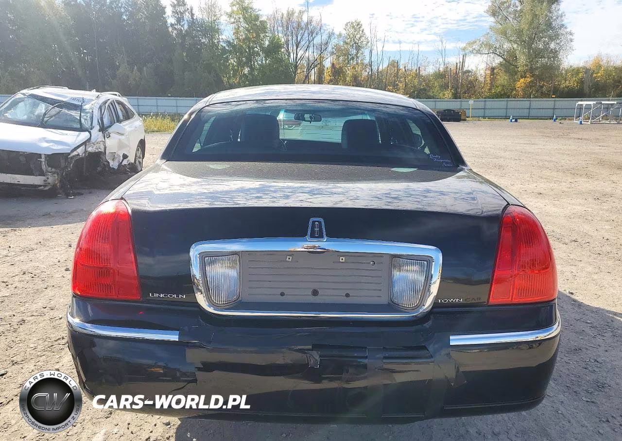 2011 Lincoln Town Car Signature Limited VIN:2LNBL8CV1BX764624 - 6
