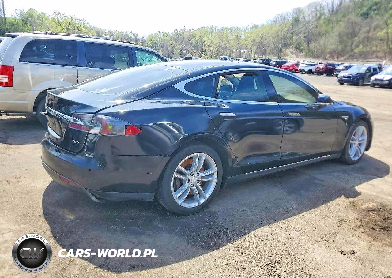2015 Tesla Model S VIN:5YJSA1E27FF119731 - 3