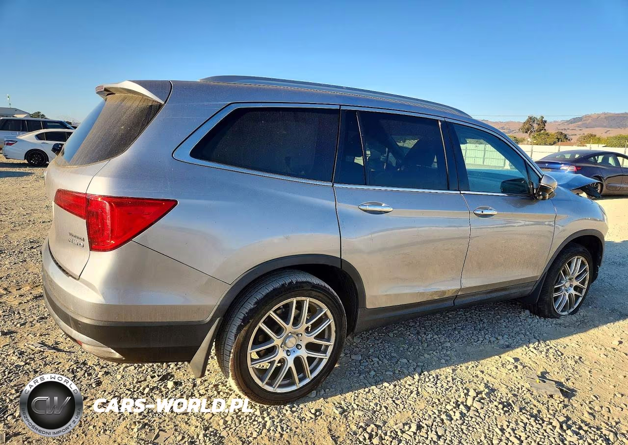2017 Honda Pilot Touring VIN:5FNYF6H92HB025129 - 3