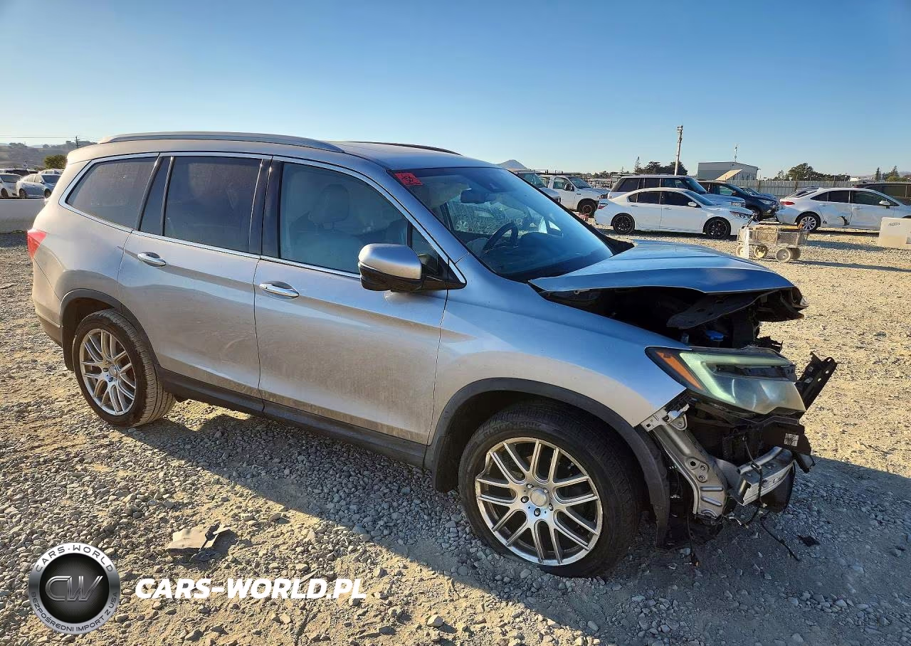 2017 Honda Pilot Touring VIN:5FNYF6H92HB025129 - 4