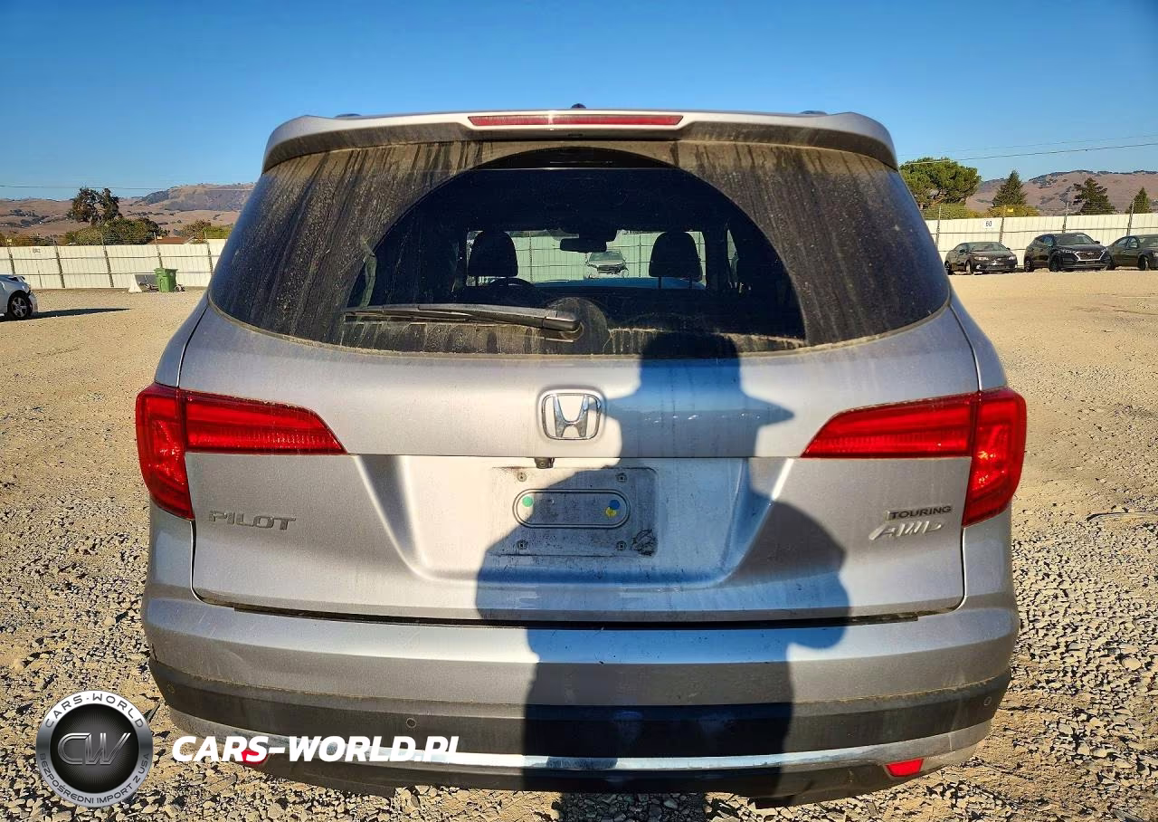 2017 Honda Pilot Touring VIN:5FNYF6H92HB025129 - 6