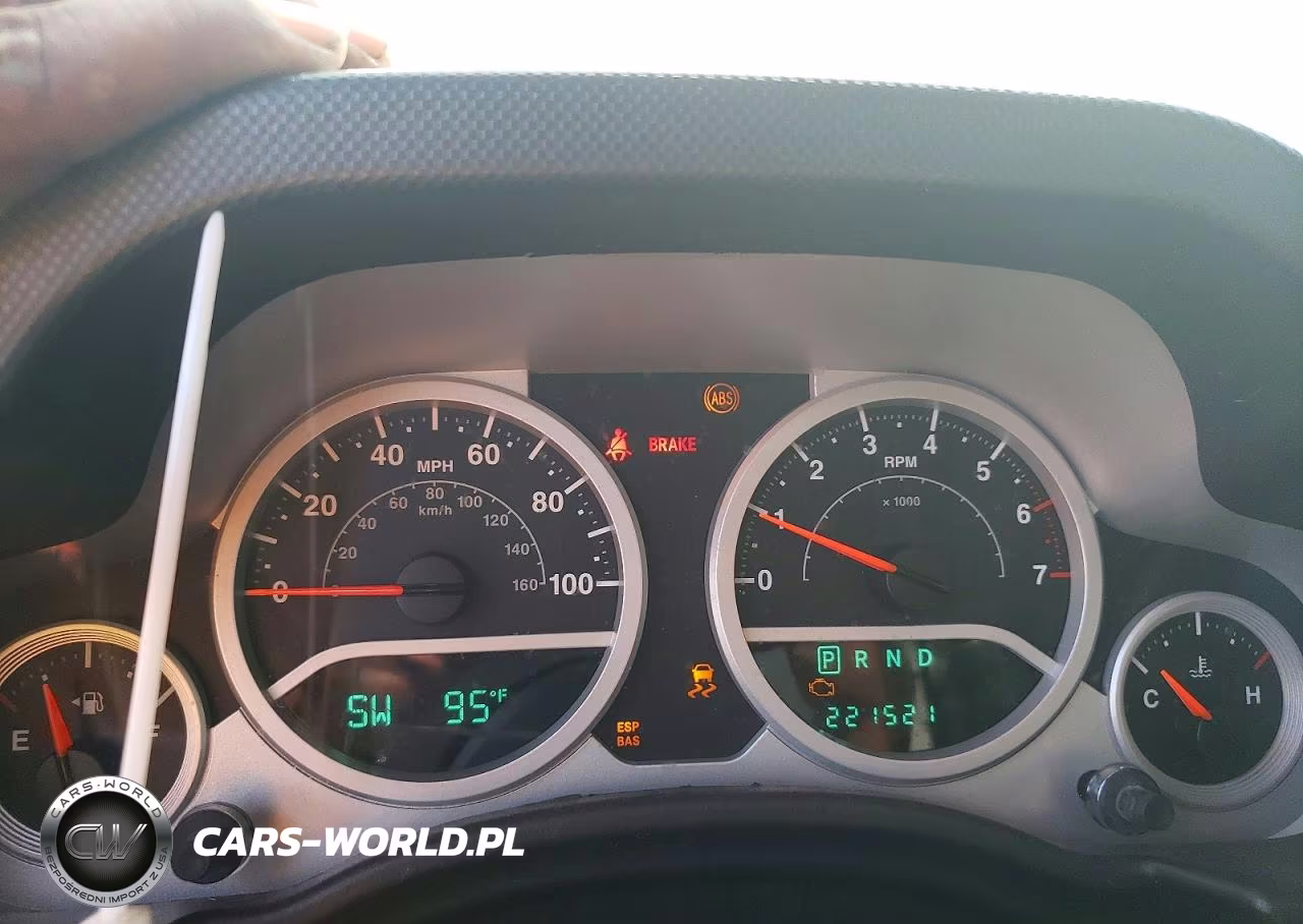 2007 Jeep Wrangler Sahara VIN:1J4FA54107L179506 - 9