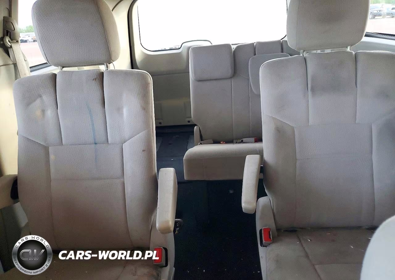 2011 Chrysler Town & Country Touring VIN:2A4RR5DG7BR664901 - 10