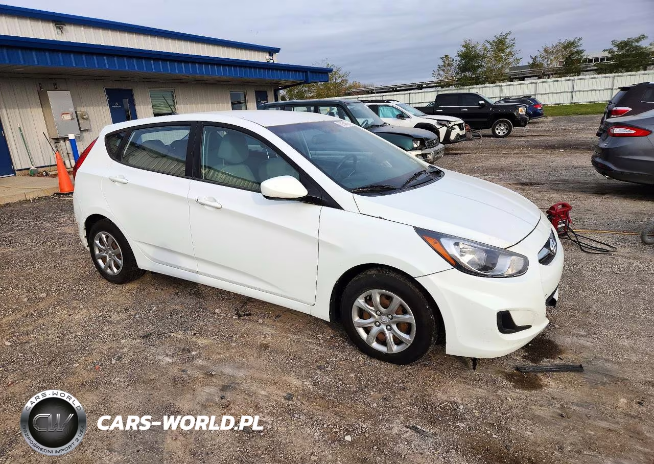 2013 Hyundai Accent Gs VIN:KMHCT5AE4DU092204 - 4