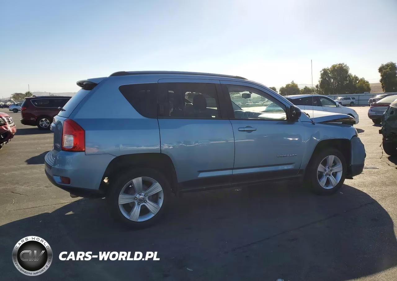 2013 Jeep Compass Latitude VIN:1C4NJCEA5DD205608 - 3
