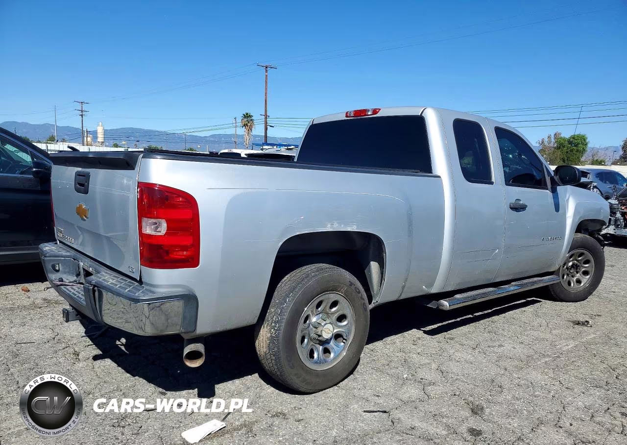 2013 Chevrolet Silverado C1500 Ls VIN:1GCRCREA6DZ152435 - 3