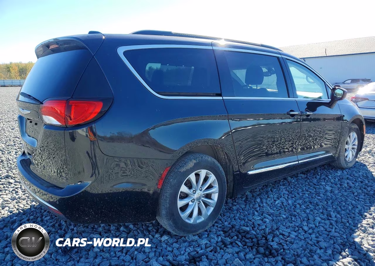 2017 Chrysler Pacifica Touring L VIN:2C4RC1BG0HR688534 - 3