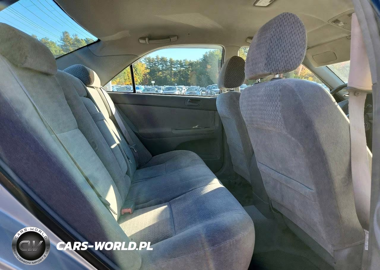 2002 Toyota Camry Le VIN:4T1BE32K02U002235 - 10