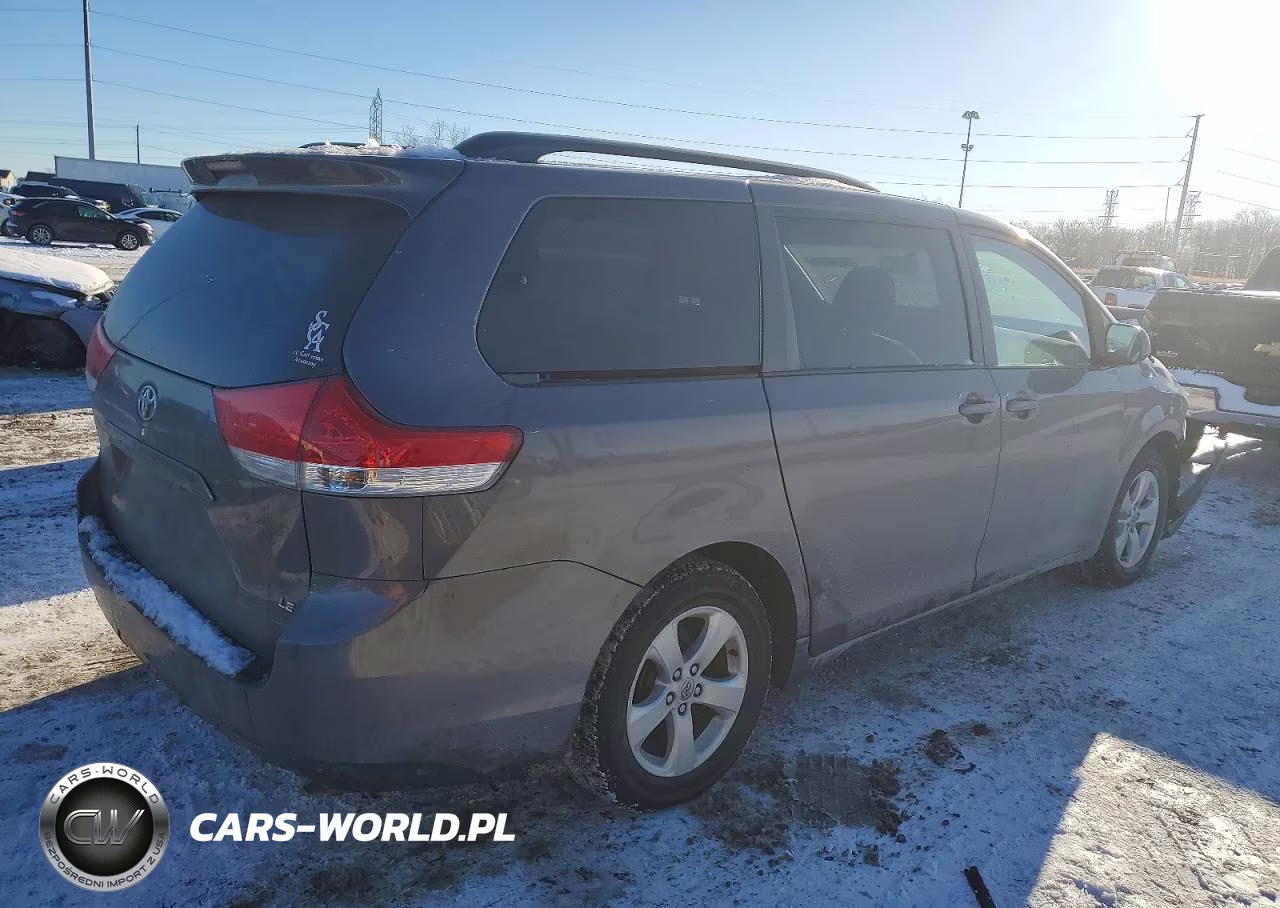 2013 Toyota Sienna Le VIN:5TDKK3DCXDS347802 - 3
