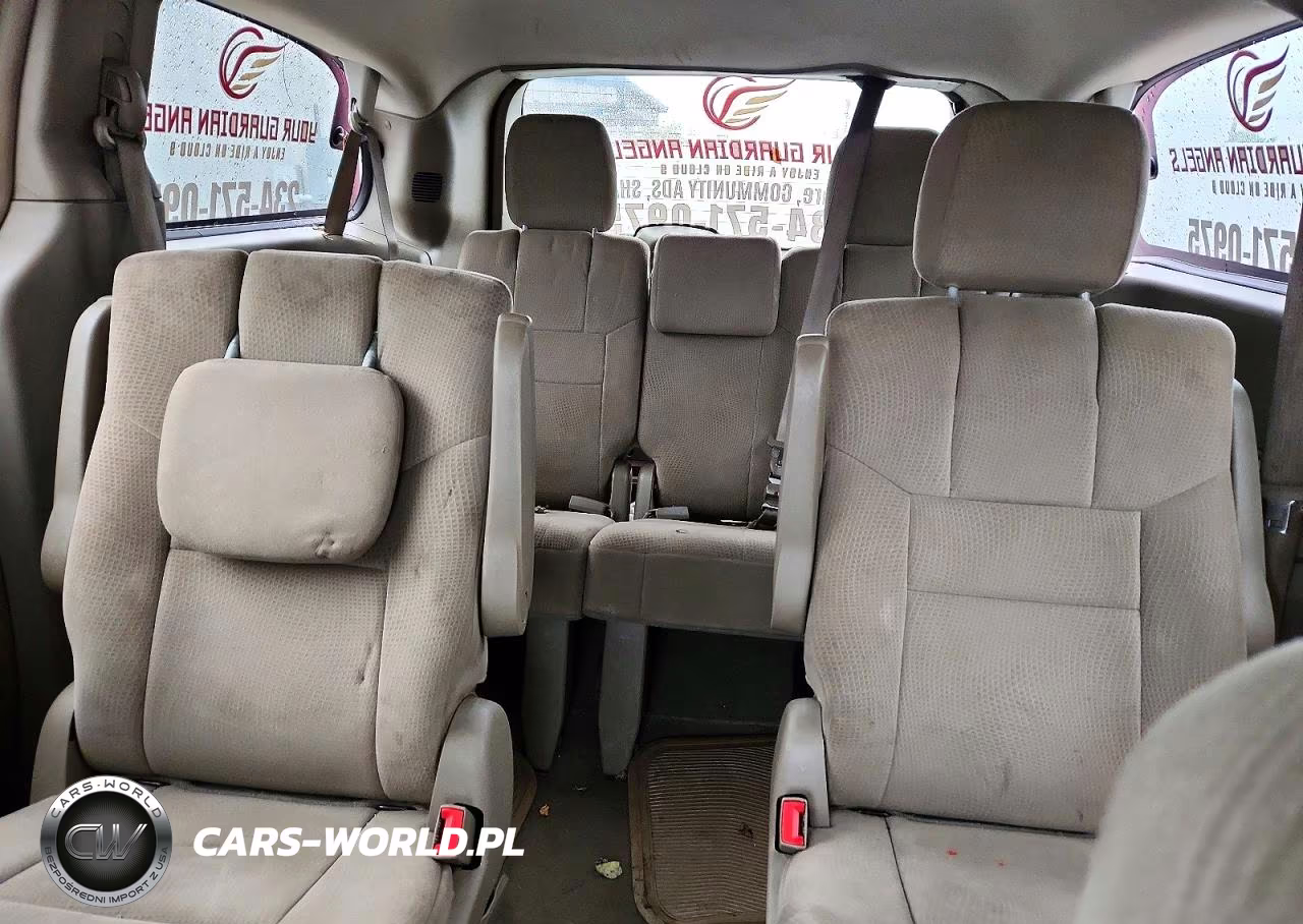 2011 Chrysler Town & Country Touring VIN:2A4RR5DG6BR681656 - 10