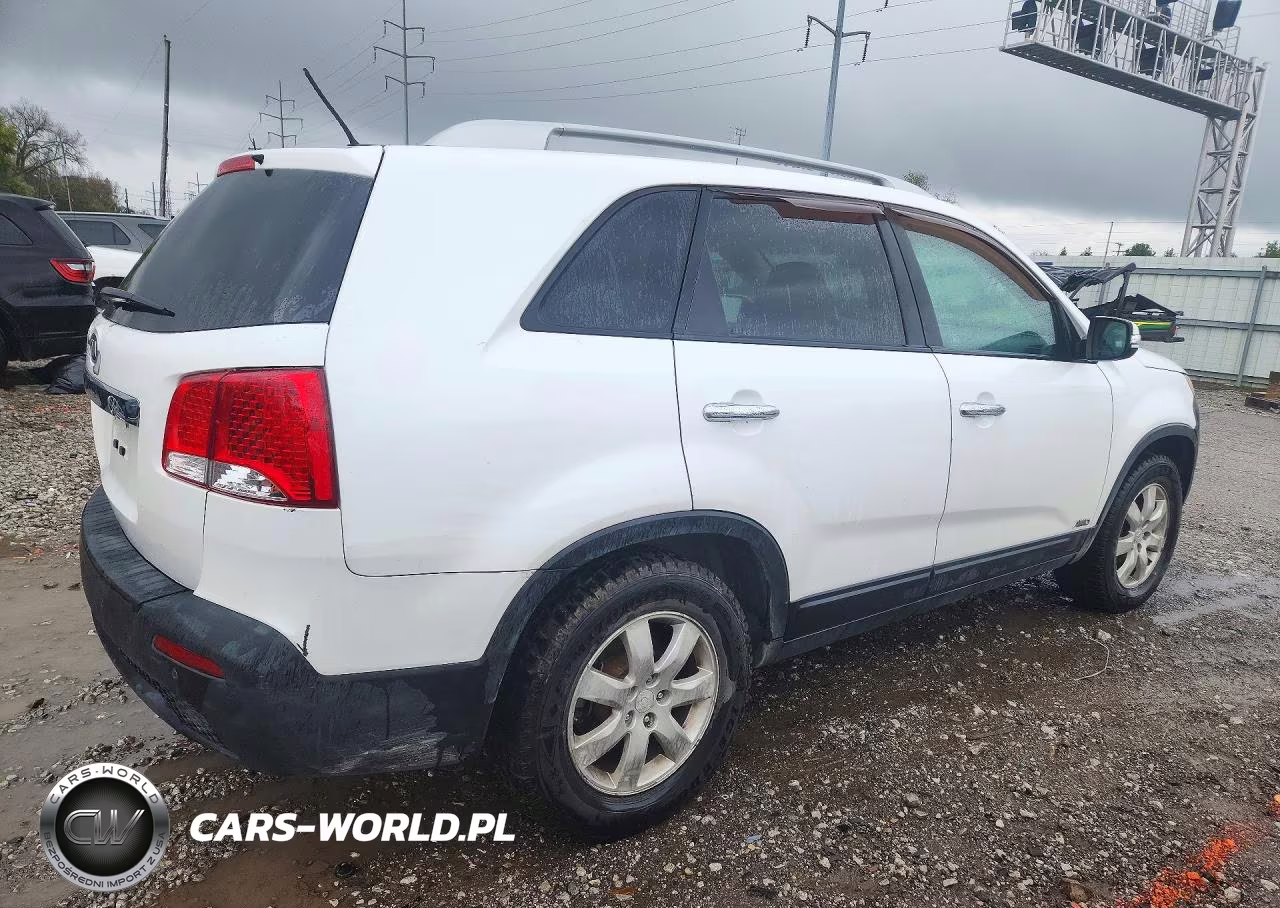 2011 Kia Sorento Lx VIN:5XYKTCA12BG133462 - 3