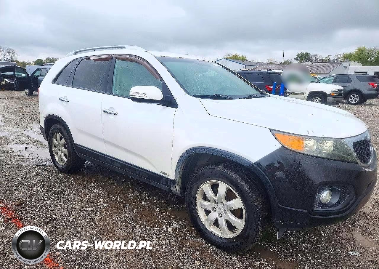 2011 Kia Sorento Lx VIN:5XYKTCA12BG133462 - 4