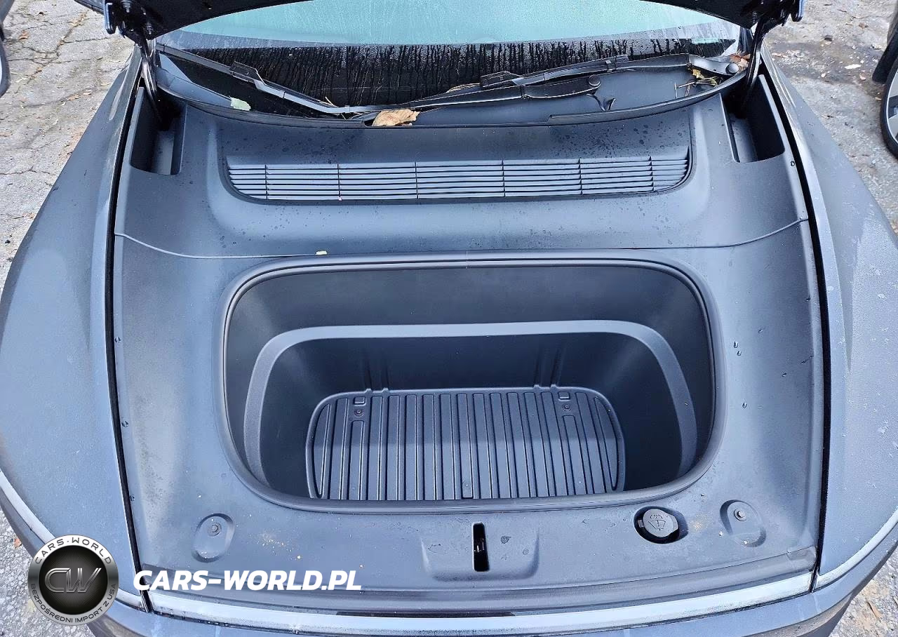 2026 Tesla Model Y VIN:7SAYGDEDXTF680001 - 11