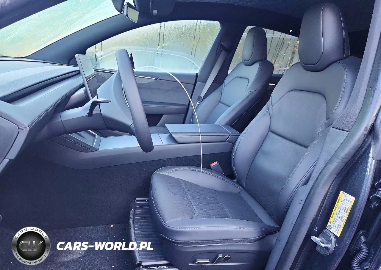2026 Tesla Model Y VIN:7SAYGDEDXTF680001 - 7