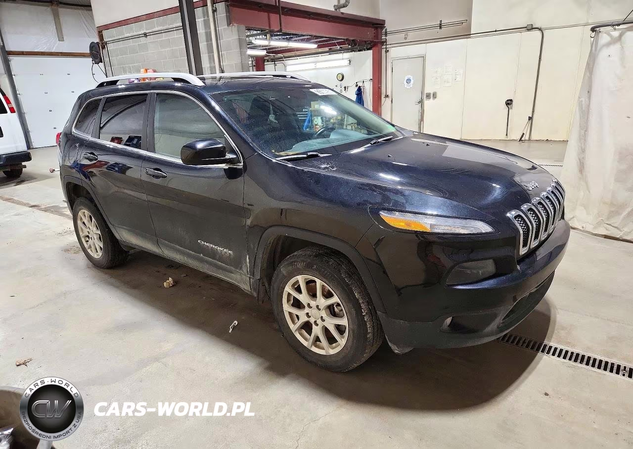 2017 Jeep Cherokee Latitude VIN:1C4PJMCB2HW584135 - 4