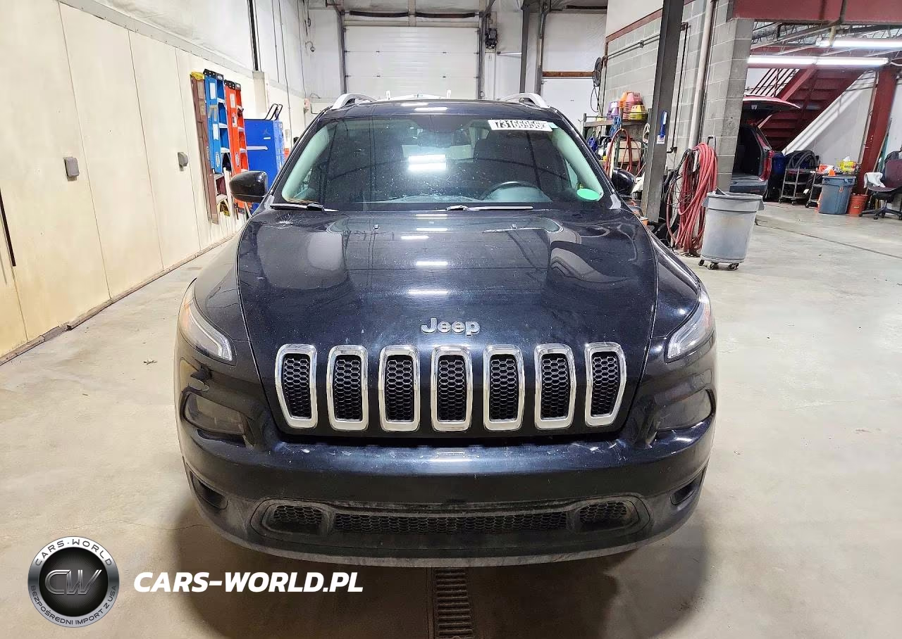 2017 Jeep Cherokee Latitude VIN:1C4PJMCB2HW584135 - 5