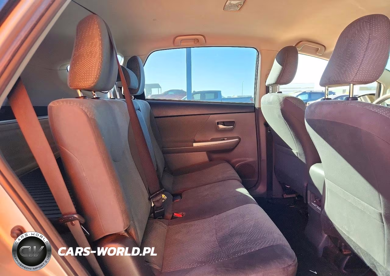 2013 Toyota Prius V Two VIN:JTDZN3EU4D3257348 - 10