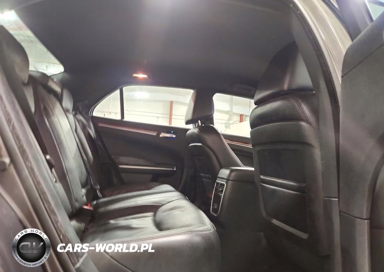 2014 Chrysler 300 VIN:2C3CCARG9EH328003 - 10