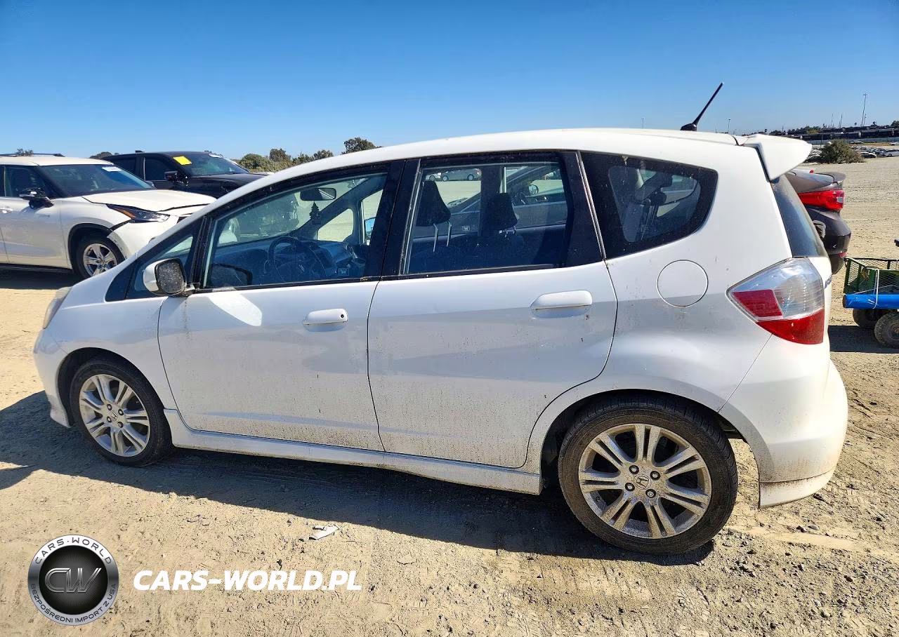 2011 Honda Fit Sport VIN:JHMGE8H58BS006066 - 2