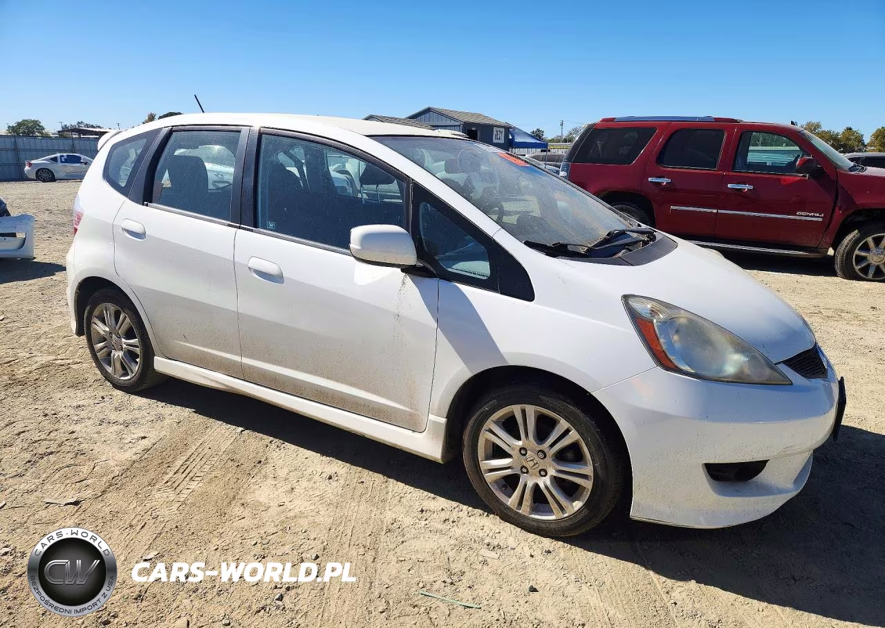 2011 Honda Fit Sport VIN:JHMGE8H58BS006066 - 4