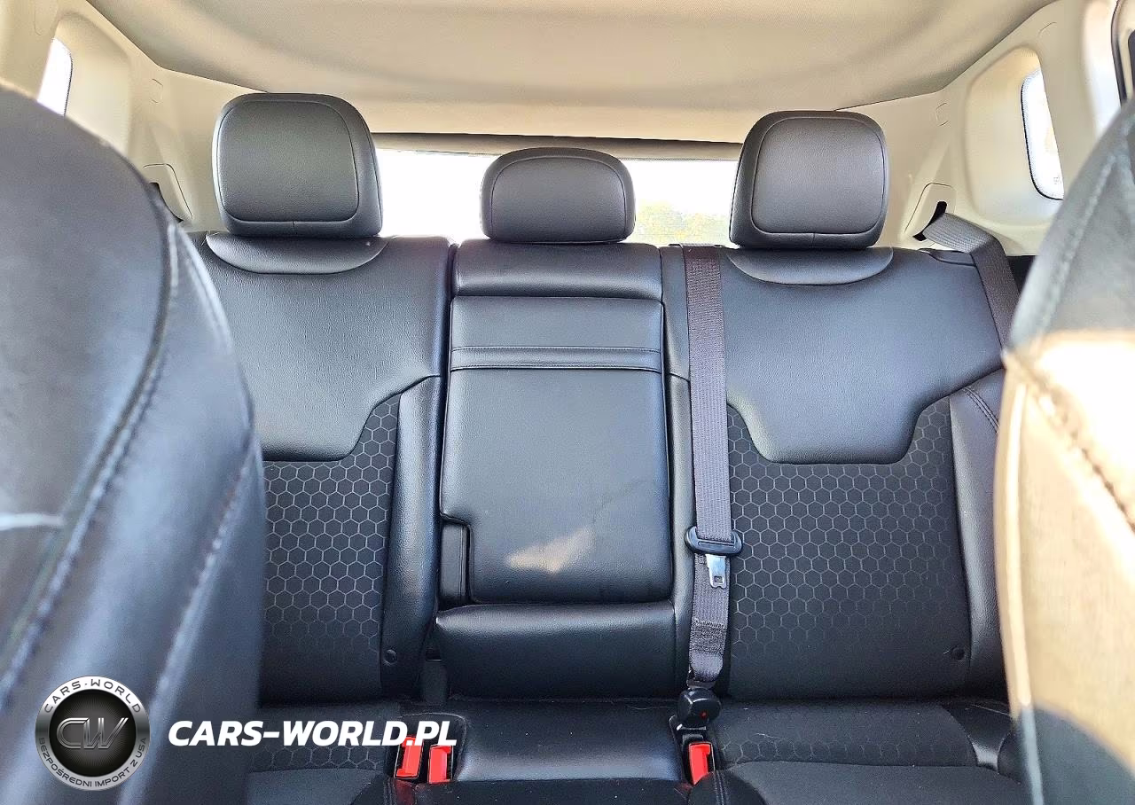 2019 Jeep Compass Latitude VIN:3C4NJDBB0KT697667 - 10