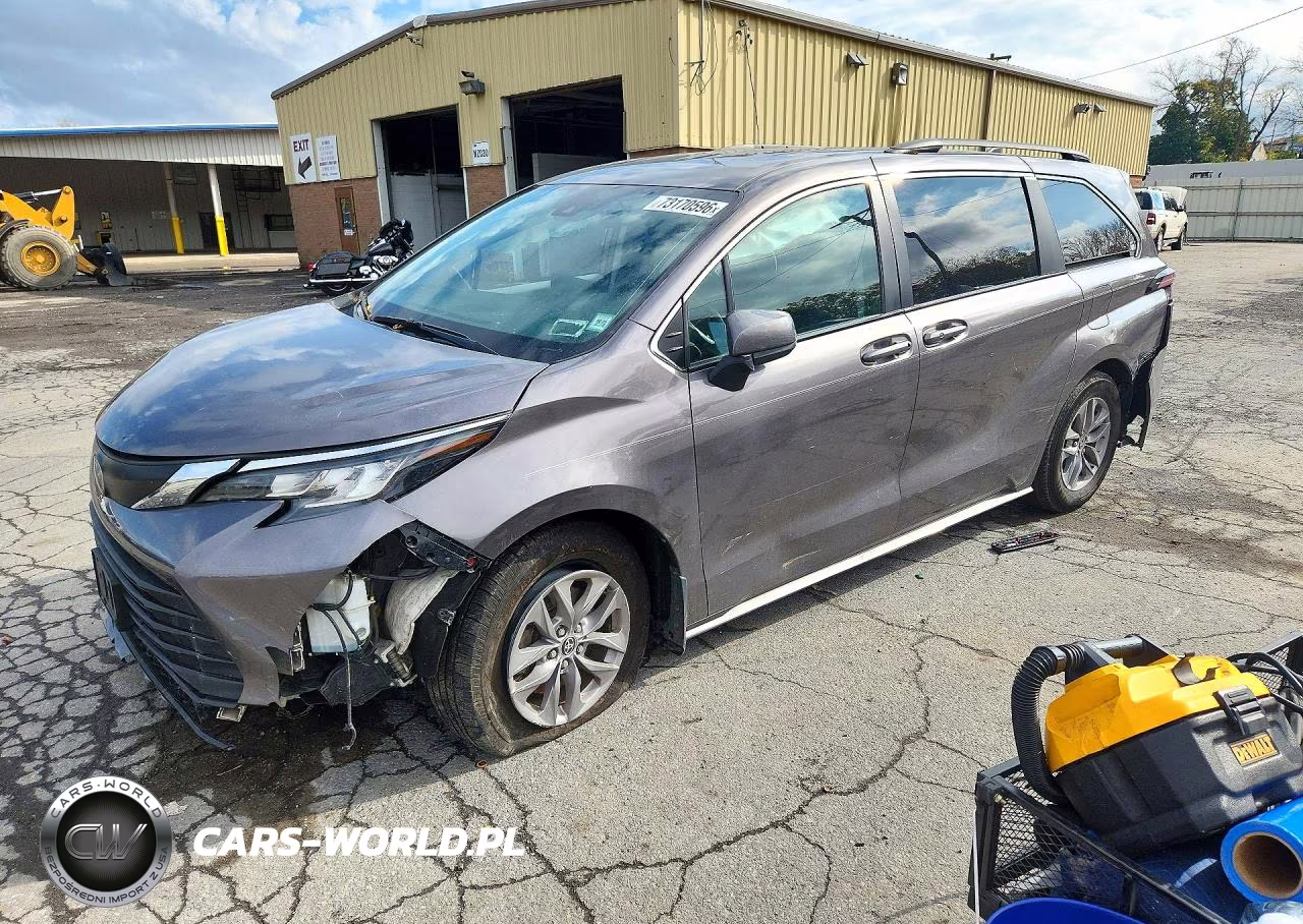 2022 Toyota Sienna Le – zdjęcie 1 z 13