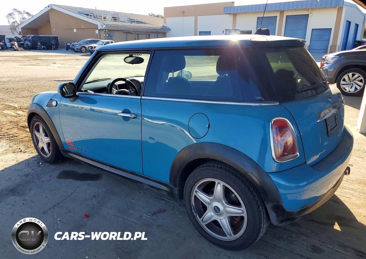 2009 Mini Cooper VIN:WMWMF335X9TW70558 - 2