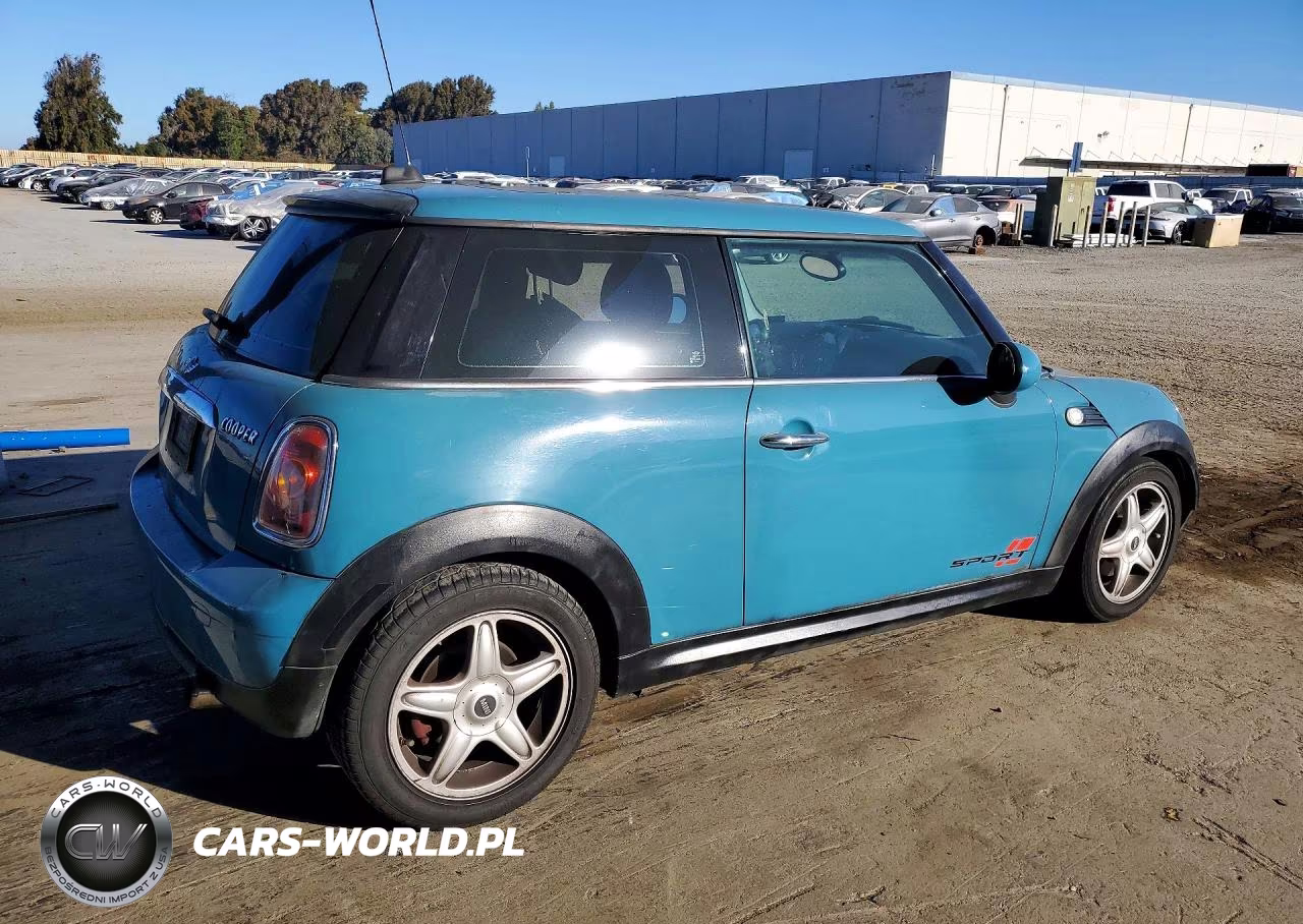 2009 Mini Cooper VIN:WMWMF335X9TW70558 - 3