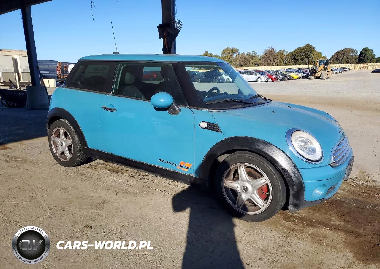 2009 Mini Cooper VIN:WMWMF335X9TW70558 - 4
