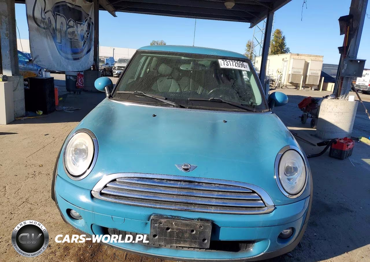 2009 Mini Cooper VIN:WMWMF335X9TW70558 - 5