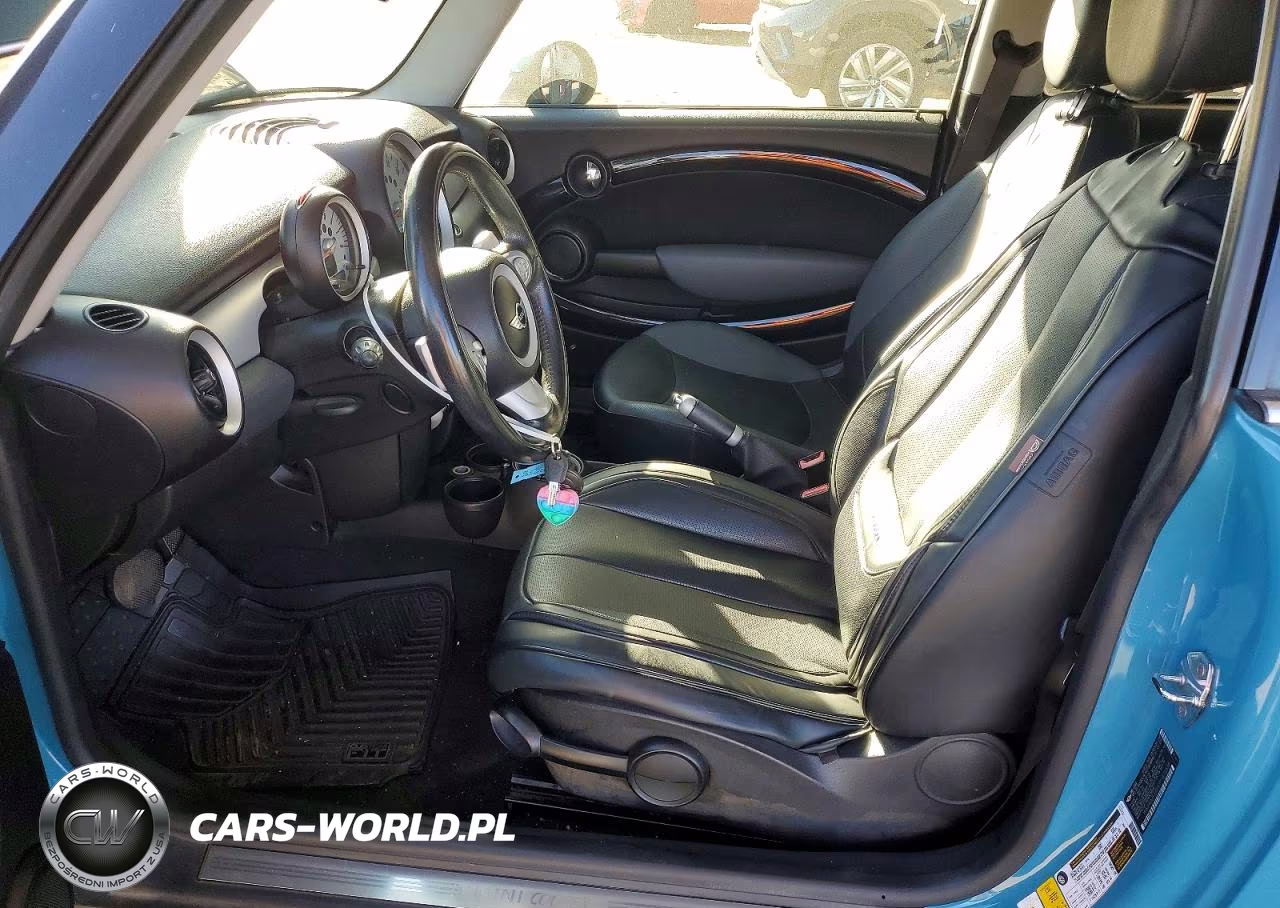 2009 Mini Cooper VIN:WMWMF335X9TW70558 - 7