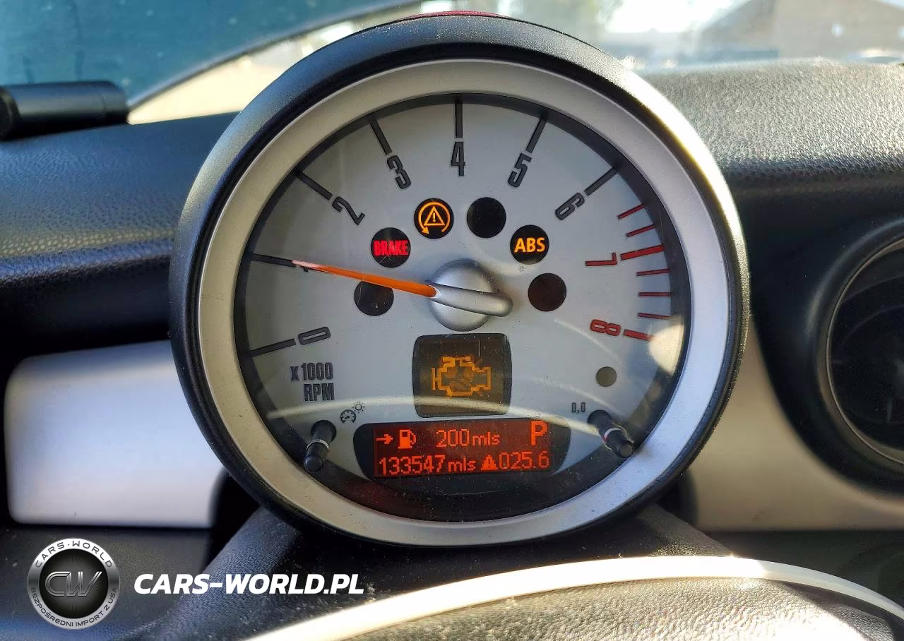 2009 Mini Cooper VIN:WMWMF335X9TW70558 - 9