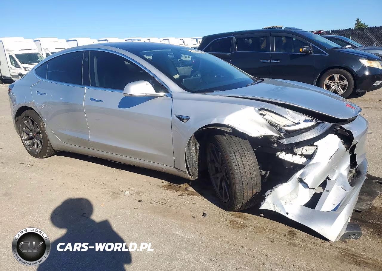 2018 Tesla Model 3 VIN:5YJ3E1EA6JF052080 - 4