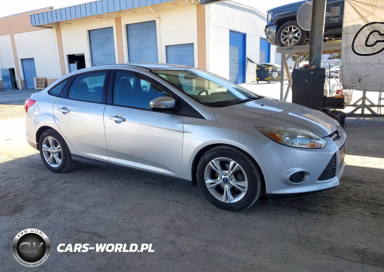 2014 Ford Focus Se VIN:1FADP3F20EL374563 - 4