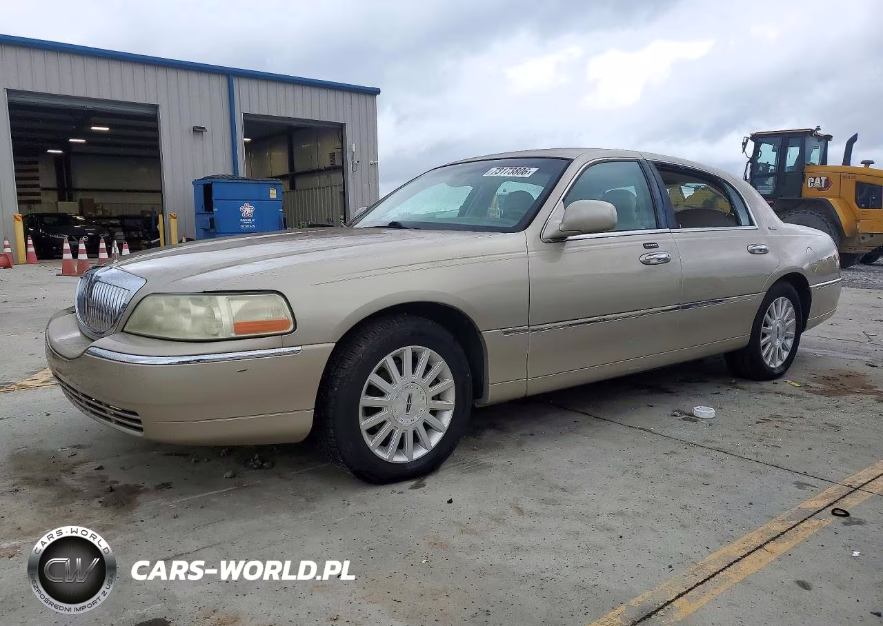 2004 Lincoln Town Car Executive VIN:1LNHM81W54Y650714 - 1