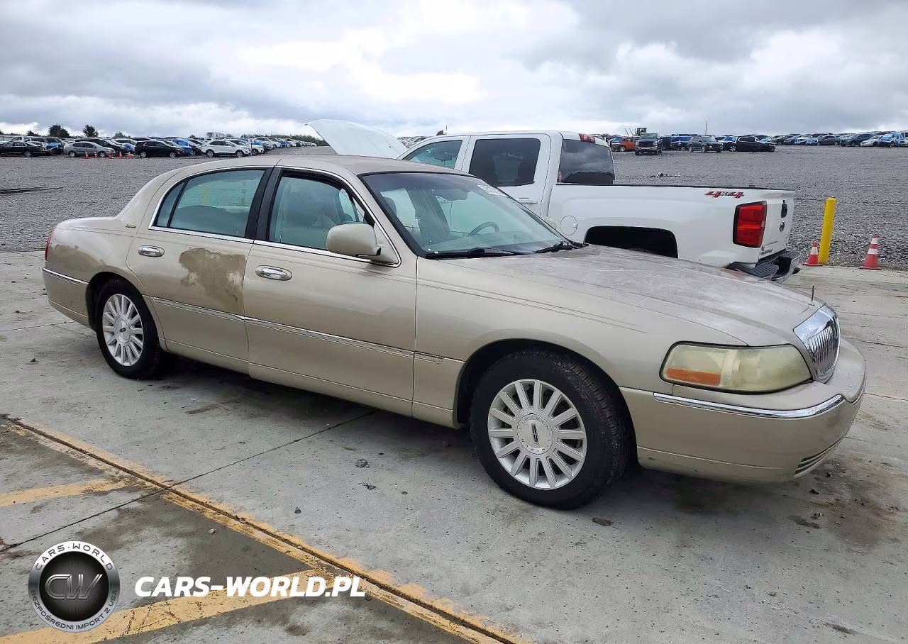 2004 Lincoln Town Car Executive VIN:1LNHM81W54Y650714 - 4
