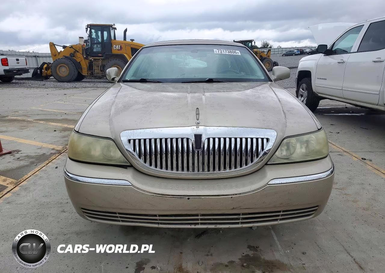 2004 Lincoln Town Car Executive VIN:1LNHM81W54Y650714 - 5