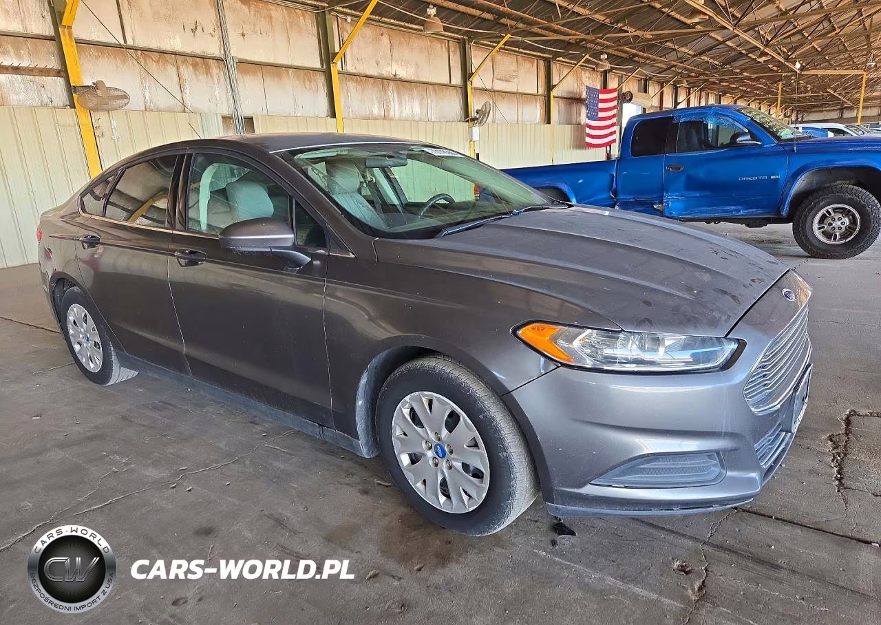 2013 Ford Fusion S VIN:3FA6P0G71DR267703 - 4