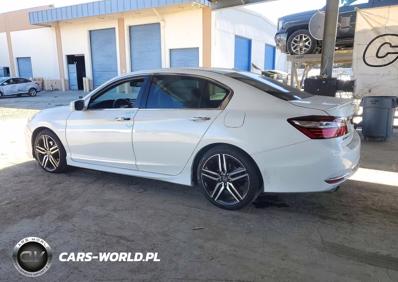 2017 Honda Accord Touring VIN:1HGCR3F99HA018000 - 2