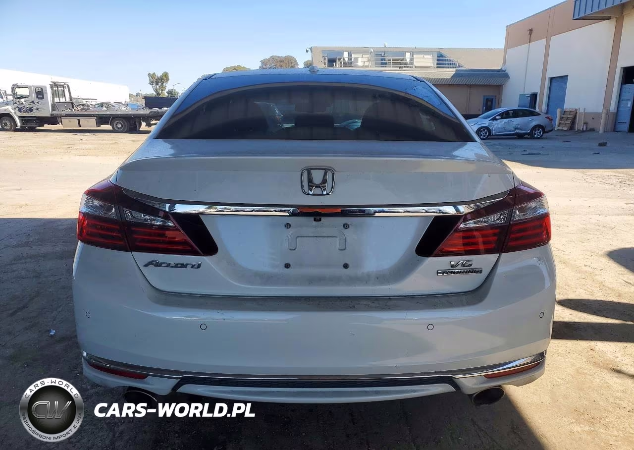 2017 Honda Accord Touring VIN:1HGCR3F99HA018000 - 6